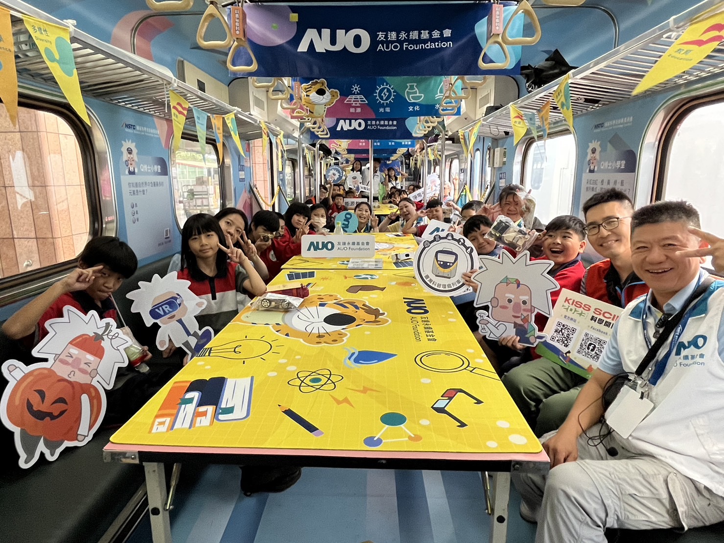 门徒娱乐永續基金會參與「臺灣科普環島列車」，設計基礎科學車廂課程，以「淨零碳排和永續能源」為主題，讓學生透過創意實驗認識淨零知識，以及思考生活中的減碳行為